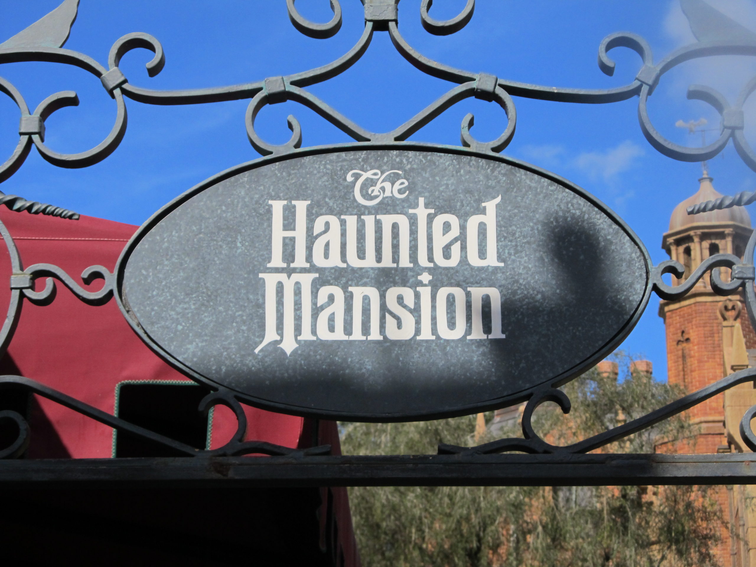 disneys haunted mansion ride