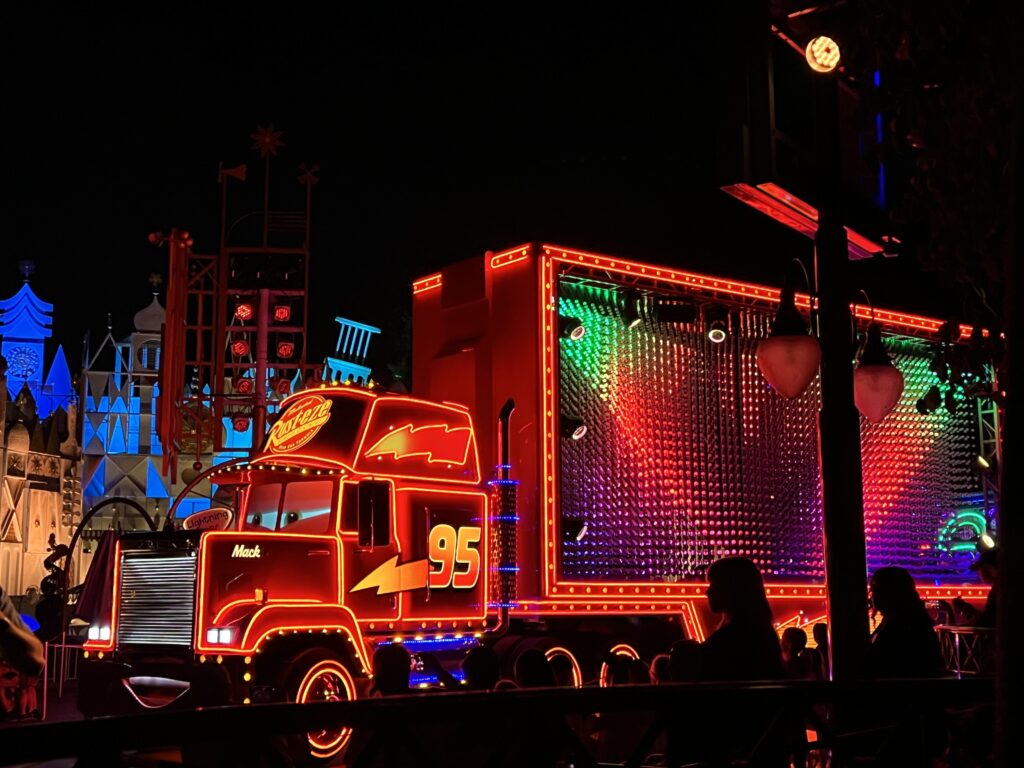 disneyland paint the night