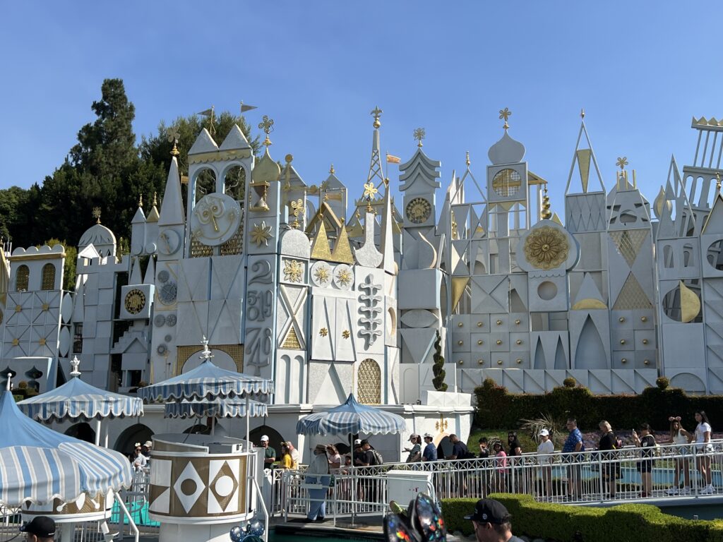 its a small world dlr
