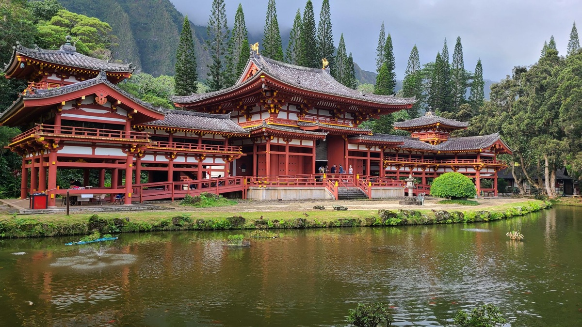 Book your Aulani Disney Resort family vacation with Me and The Mouse travel today!